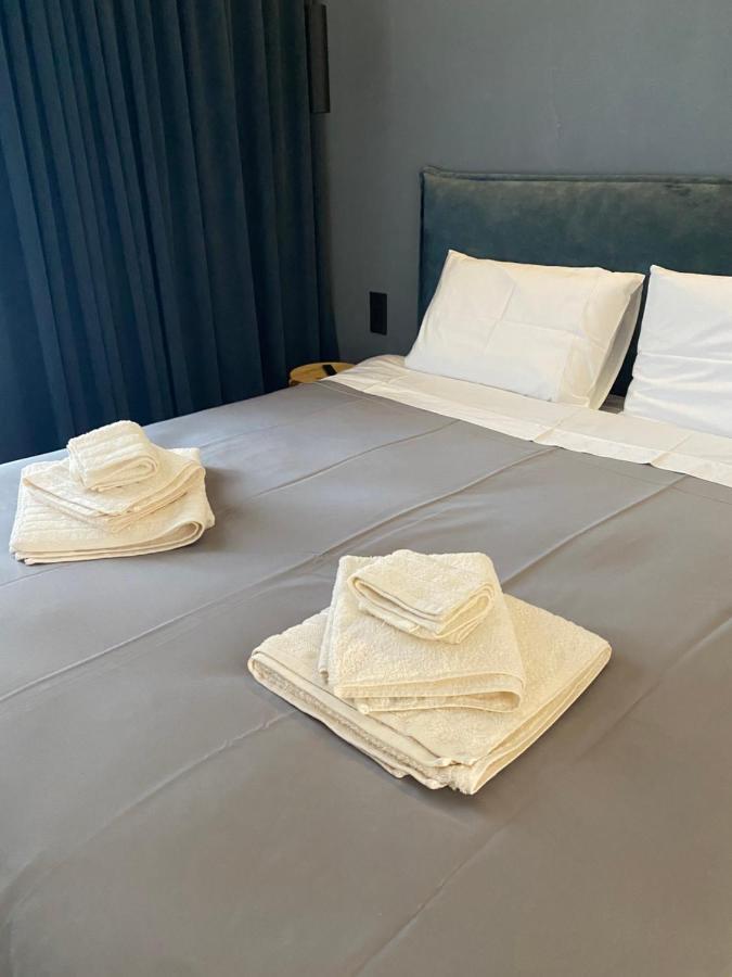 Luxury * Akrata