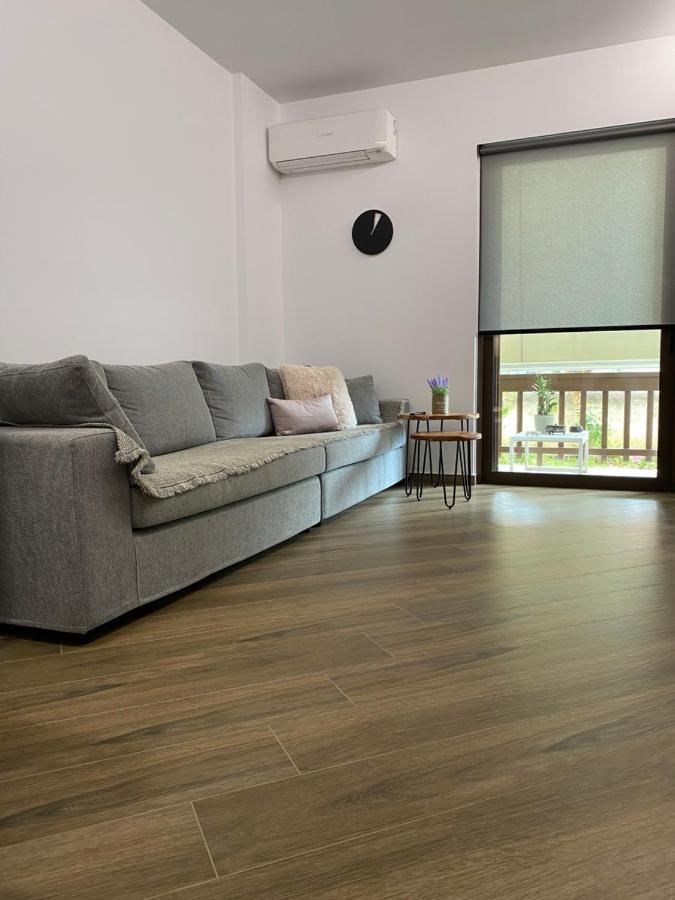 Luxury Apartment *